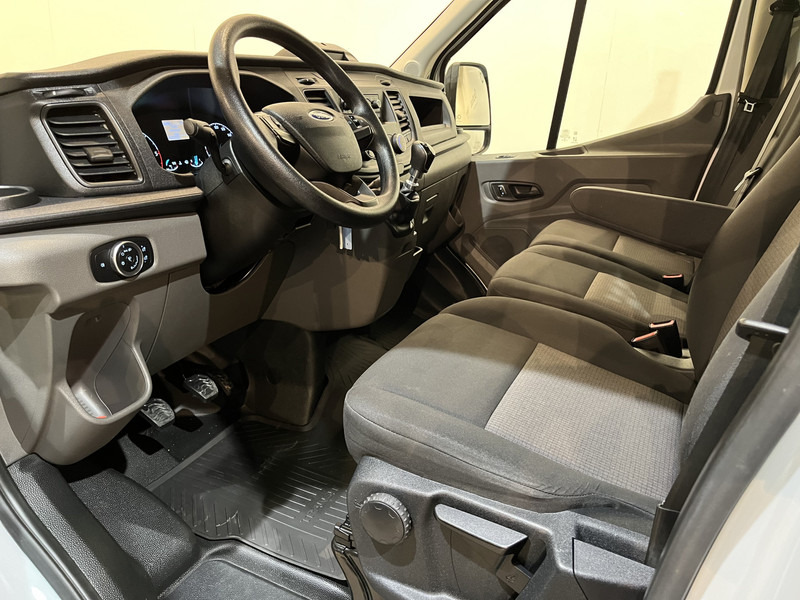 Fotografia de interior 3: Locação de Ford Transit 2.0 TDCI L2H1 130 PK RWD Kipper Open Laadbak / Euro 6 / Trekhaak / Dubbel Lucht / 3-Zits / 34.750 KM !! BPM VRIJ !! Ford Transit 2.0 TDCI L2H1 130 PK RWD Kipper Open Laadbak / Euro 6 / Trekhaak / Dubbel Lucht / 3-Zits / 34.750 KM !! BPM VRIJ !!