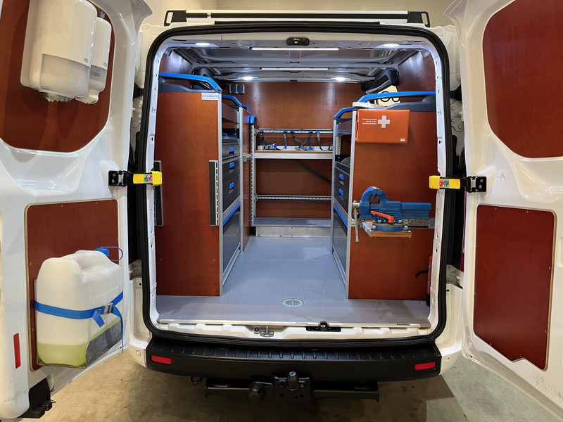 Ford Transit Custom 340 2.0 TDCI L1H1 Trend 130 PK Servicebus / Sortimo Inrichting / Euro 6 / Schuifdeur L + R / 220V. / Airco / Cruise Control / PDC / CarPlay / Trekhaak / Navigatie / 79.500 KM !! - Furgão compacto: foto 4 Ford Transit Custom 340 2.0 TDCI L1H1 Trend 130 PK Servicebus / Sortimo Inrichting / Euro 6 / Schuifdeur L + R / 220V. / Airco / Cruise Control / PDC / CarPlay / Trekhaak / Navigatie / 79.500 KM !! - Furgão compacto: foto 4