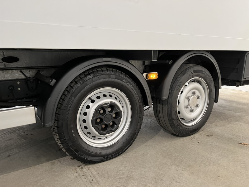 Carrinha de contentor Iveco Daily 35S18 3.0 BE Clixtar Automaat Bakwagen met Laadklep / Laadvermogen 3.060 KG / Euro 6 / Luchtvering / Airco / Camera / CarPlay / Cruise Control /: foto 19