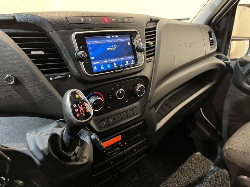 Carrinha de contentor Iveco Daily 35S18 3.0 BE Clixtar Automaat Bakwagen met Laadklep / Laadvermogen 3.060 KG / Euro 6 / Luchtvering / Airco / Camera / CarPlay / Cruise Control /: foto 7