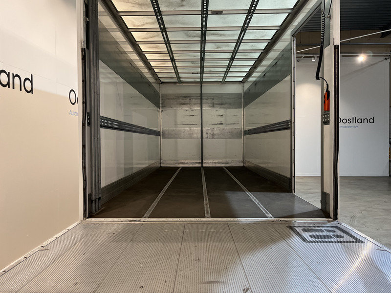 Iveco Daily 35S18 3.0 BE Clixtar Automaat Bakwagen met Laadklep / Laadvermogen 3.060 KG / Euro 6 / Luchtvering / Airco / Camera / CarPlay / Cruise Control / - Carrinha de contentor: foto 4 Iveco Daily 35S18 3.0 BE Clixtar Automaat Bakwagen met Laadklep / Laadvermogen 3.060 KG / Euro 6 / Luchtvering / Airco / Camera / CarPlay / Cruise Control / - Carrinha de contentor: foto 4