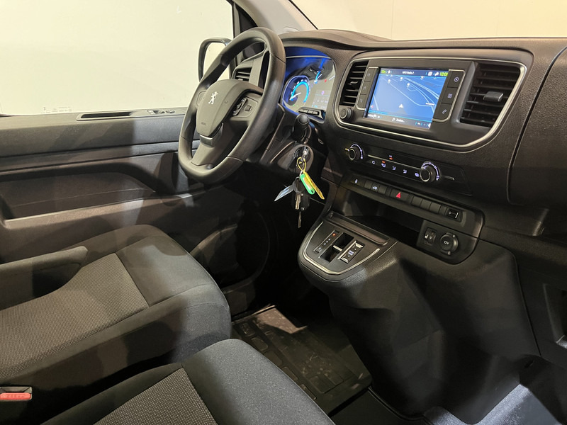 Peugeot e-Expert EV L2 75 kWh Servicebus / Inrichting / 100% Elektrisch / Airco / 220V. / Trekhaak / Camera / Cruise Control / Navigatie / CarPlay / 3-Zits 13.000 KM !! - Furgão compacto, Carrinha elétrica: foto 3 Peugeot e-Expert EV L2 75 kWh Servicebus / Inrichting / 100% Elektrisch / Airco / 220V. / Trekhaak / Camera / Cruise Control / Navigatie / CarPlay / 3-Zits 13.000 KM !! - Furgão compacto, Carrinha elétrica: foto 3