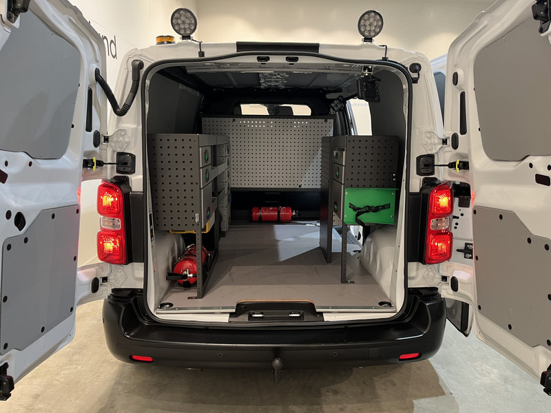 Peugeot e-Expert EV L2 75 kWh Servicebus / Inrichting / 100% Elektrisch / Airco / 220V. / Trekhaak / Camera / Cruise Control / Navigatie / CarPlay / 3-Zits 13.000 KM !! - Furgão compacto, Carrinha elétrica: foto 4 Peugeot e-Expert EV L2 75 kWh Servicebus / Inrichting / 100% Elektrisch / Airco / 220V. / Trekhaak / Camera / Cruise Control / Navigatie / CarPlay / 3-Zits 13.000 KM !! - Furgão compacto, Carrinha elétrica: foto 4
