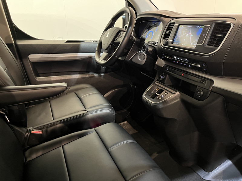 Peugeot e-Expert EV L3 DC Dubbel Cabine 75 kWh / 2X Schuifdeur / Trekhaak / Camera / Leder / CarPlay / Navigatie / Clima / Cruise / 49.300 KM !! - Furgão compacto, Carrinha cabine dupla: foto 3 Peugeot e-Expert EV L3 DC Dubbel Cabine 75 kWh / 2X Schuifdeur / Trekhaak / Camera / Leder / CarPlay / Navigatie / Clima / Cruise / 49.300 KM !! - Furgão compacto, Carrinha cabine dupla: foto 3