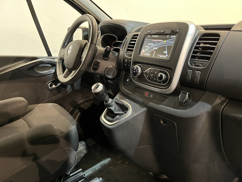 Renault Trafic 2.0 dCi 170 PK L2H1 DC Dubbel Cabine / Airco / Schuifdeur L + R / Cruise Control / Camera / Navigatie / Trekhaak / 65.400 KM !! / BPM VRIJ !! - Furgão compacto, Carrinha cabine dupla: foto 3 Renault Trafic 2.0 dCi 170 PK L2H1 DC Dubbel Cabine / Airco / Schuifdeur L + R / Cruise Control / Camera / Navigatie / Trekhaak / 65.400 KM !! / BPM VRIJ !! - Furgão compacto, Carrinha cabine dupla: foto 3