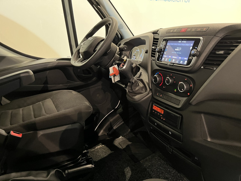 Iveco Daily 35S18 3.0 BE Clixtar Automaat Bakwagen met Laadklep / Laadvermogen 3.060 KG / Euro 6 / Luchtvering / Airco / Camera / CarPlay / Cruise Control / - Tractor: foto 4 Iveco Daily 35S18 3.0 BE Clixtar Automaat Bakwagen met Laadklep / Laadvermogen 3.060 KG / Euro 6 / Luchtvering / Airco / Camera / CarPlay / Cruise Control / - Tractor: foto 4