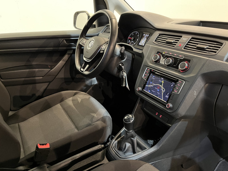 Volkswagen Caddy 2.0 TDI L1H1 BMT Highline / Euro 6 / Airco / Cruise Control / CarPlay / Trekhaak / PDC / Navigatie - Furgão compacto: foto 3 Volkswagen Caddy 2.0 TDI L1H1 BMT Highline / Euro 6 / Airco / Cruise Control / CarPlay / Trekhaak / PDC / Navigatie - Furgão compacto: foto 3
