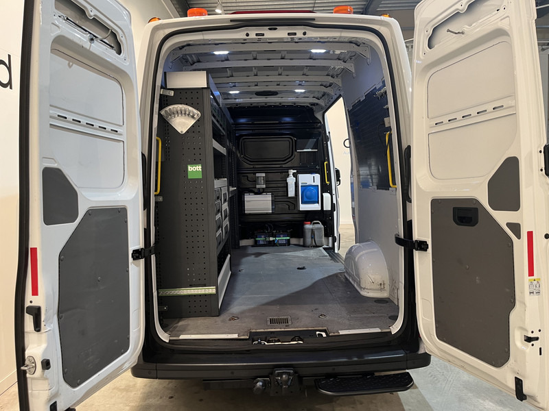 Volkswagen Crafter 35 2.0 TDI L3H3 180 PK Servicebus / Bott Inrichting / Euro 6 / Trekhaak 3000 KG / 220V. / Airco / Navigatie / CarPlay / Cruise Control / PDC 85.250 KM !! - Furgão, Carrinha cabine dupla: foto 5 Volkswagen Crafter 35 2.0 TDI L3H3 180 PK Servicebus / Bott Inrichting / Euro 6 / Trekhaak 3000 KG / 220V. / Airco / Navigatie / CarPlay / Cruise Control / PDC 85.250 KM !! - Furgão, Carrinha cabine dupla: foto 5