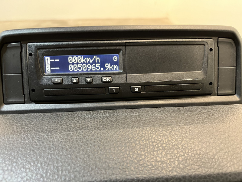 Furgão caixa aberta, Caminhão grua Volkswagen Crafter Crafter 50 TDI 180 PK Open Laadbak / Hiab Kraan / Euro 6 / Airco / Trekhaak 3500 KG / Cruise Control / CarPlay / 51.000 KM !! C-Rijbewijs !!: foto 8
