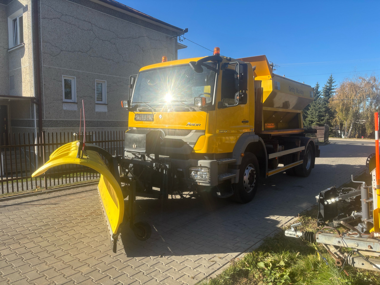 Mercedes AXOR 1824 4x2 Spreader/Gritter/Plough - Veículo limpa-neves: foto 3 Mercedes AXOR 1824 4x2 Spreader/Gritter/Plough - Veículo limpa-neves: foto 3