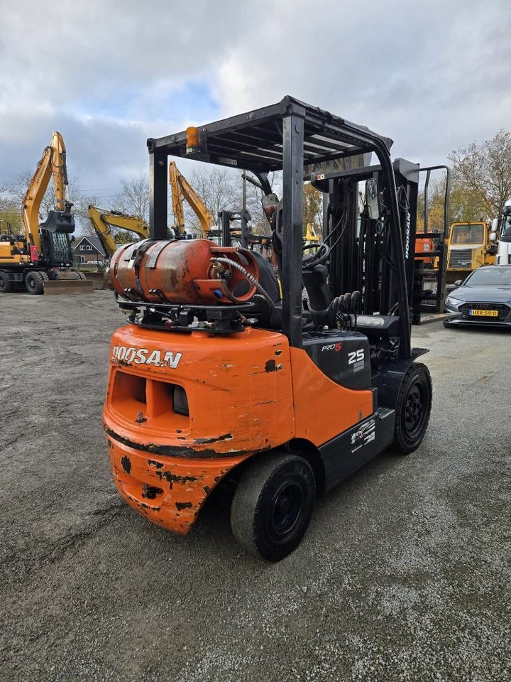 Doosan G 25 E-5 - Empilhadeira a gás: foto 4 Doosan G 25 E-5 - Empilhadeira a gás: foto 4