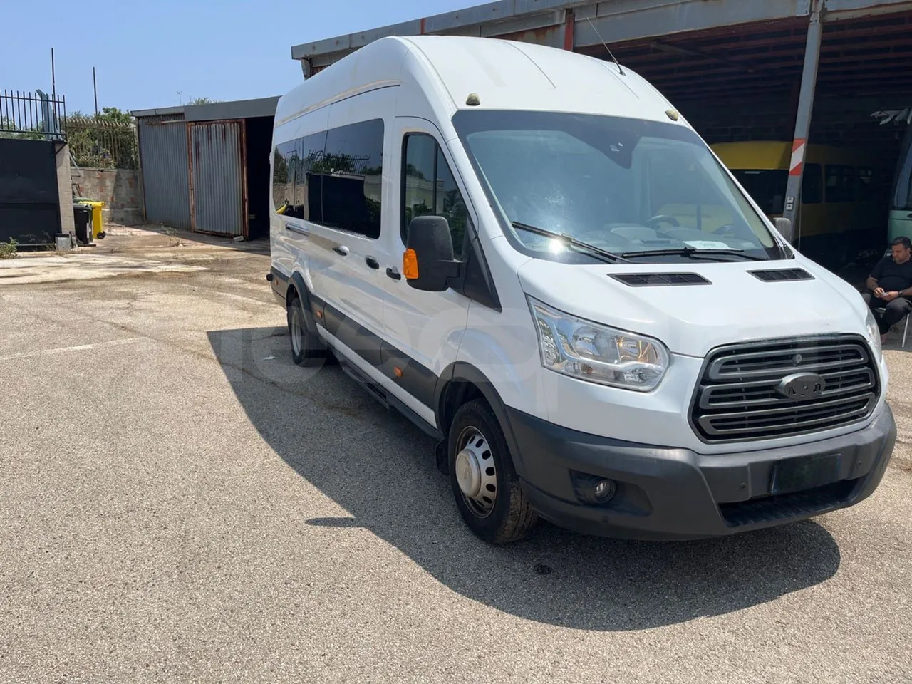 Ford Transit - Micro-ônibus, Furgão de passageiros: foto 1 Ford Transit - Micro-ônibus, Furgão de passageiros: foto 1