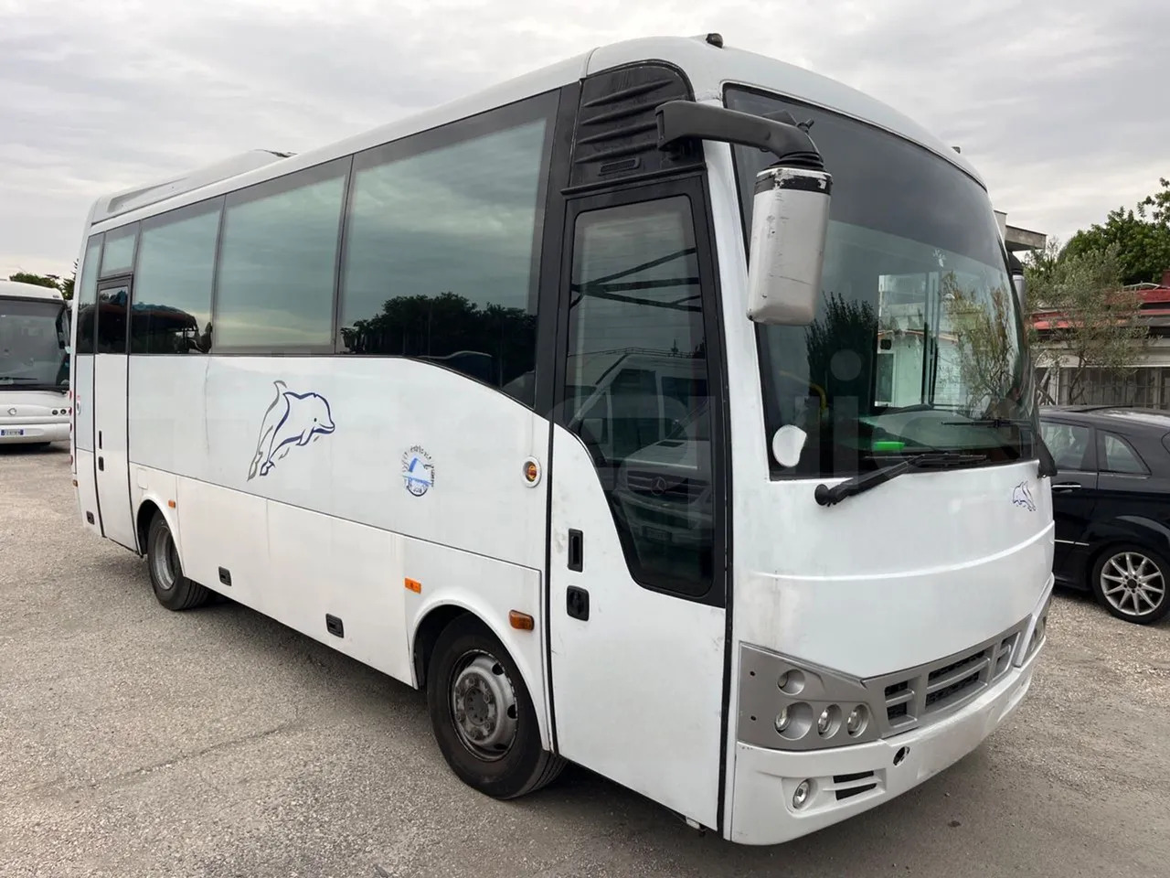 Isuzu Turquoise - Autocarro: foto 1 Isuzu Turquoise - Autocarro: foto 1