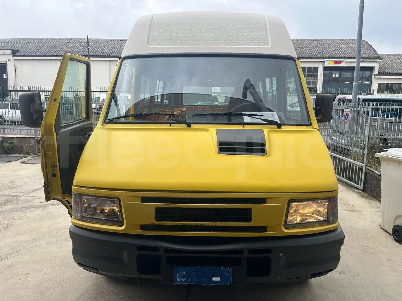 Iveco A45E10 - Autocarro escolar: foto 1 Iveco A45E10 - Autocarro escolar: foto 1