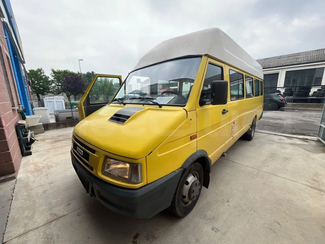 Iveco A45E10 - Autocarro escolar: foto 3 Iveco A45E10 - Autocarro escolar: foto 3
