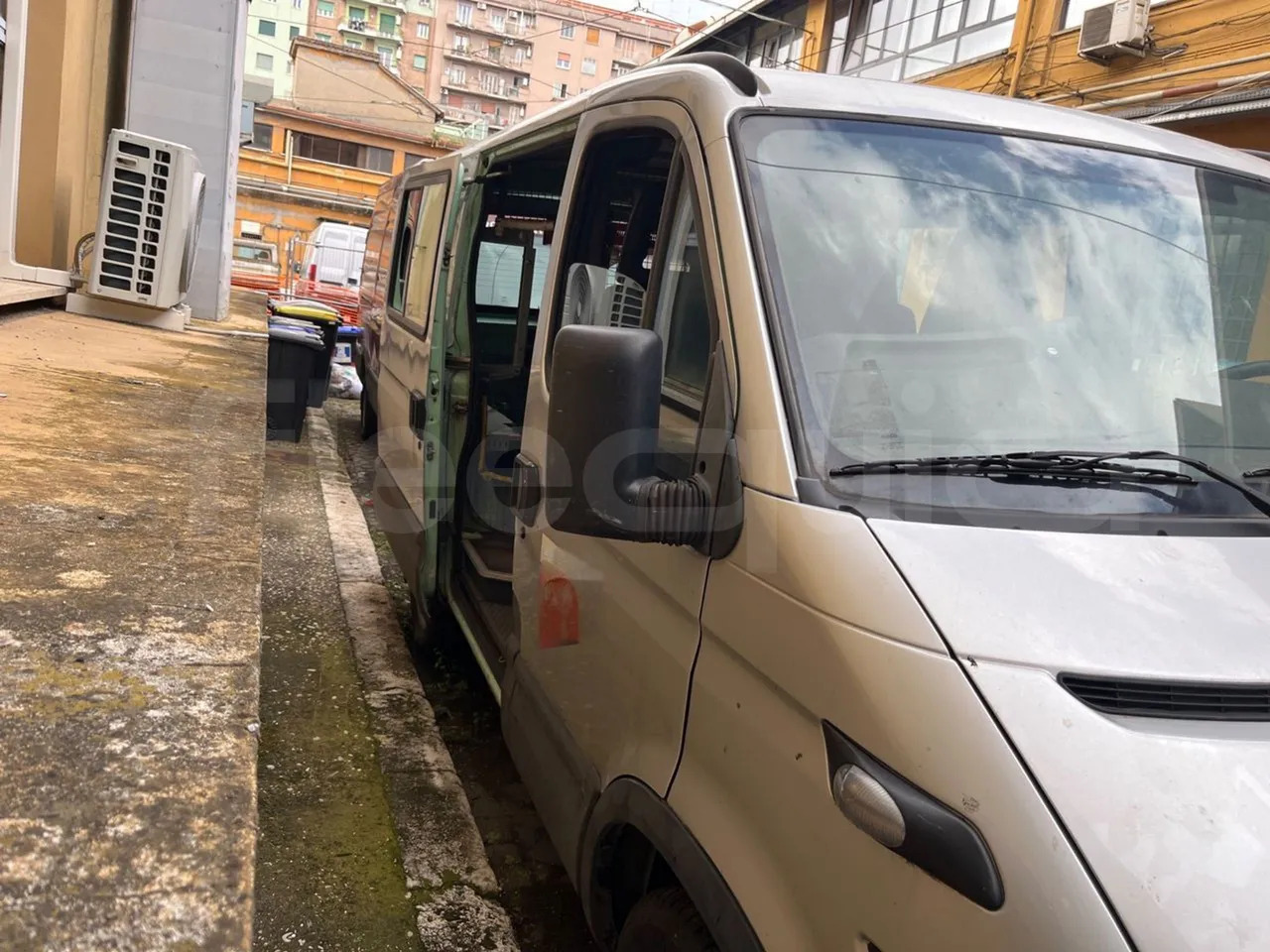 Iveco Daily - Micro-ônibus, Furgão de passageiros: foto 1 Iveco Daily - Micro-ônibus, Furgão de passageiros: foto 1