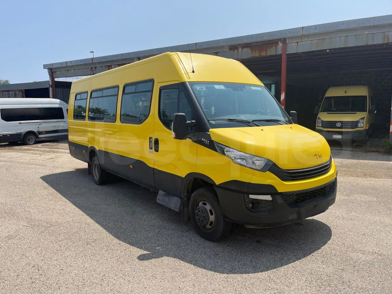 Iveco Daily - Autocarro escolar: foto 1 Iveco Daily - Autocarro escolar: foto 1