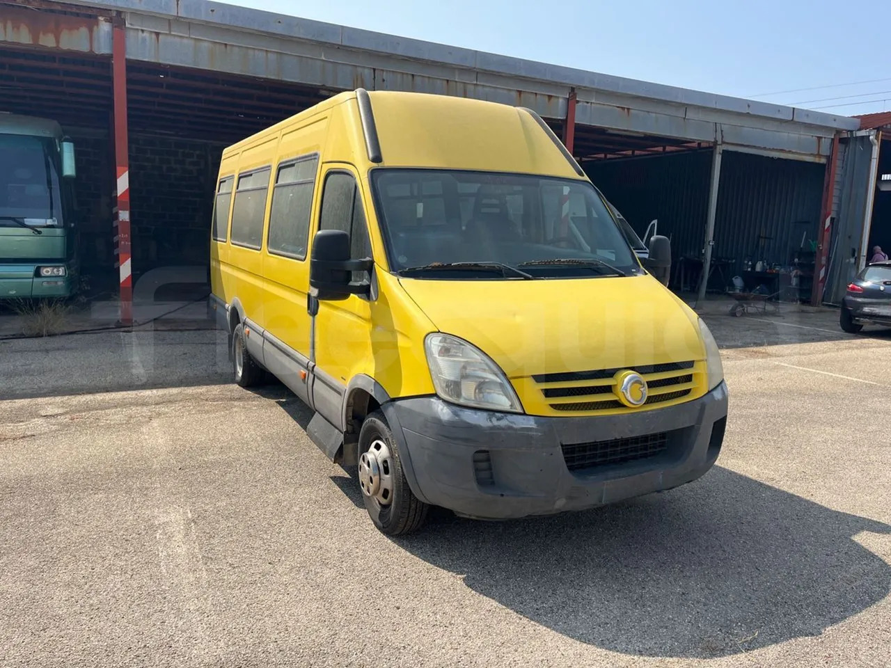 Iveco Daily - Autocarro escolar: foto 1 Iveco Daily - Autocarro escolar: foto 1