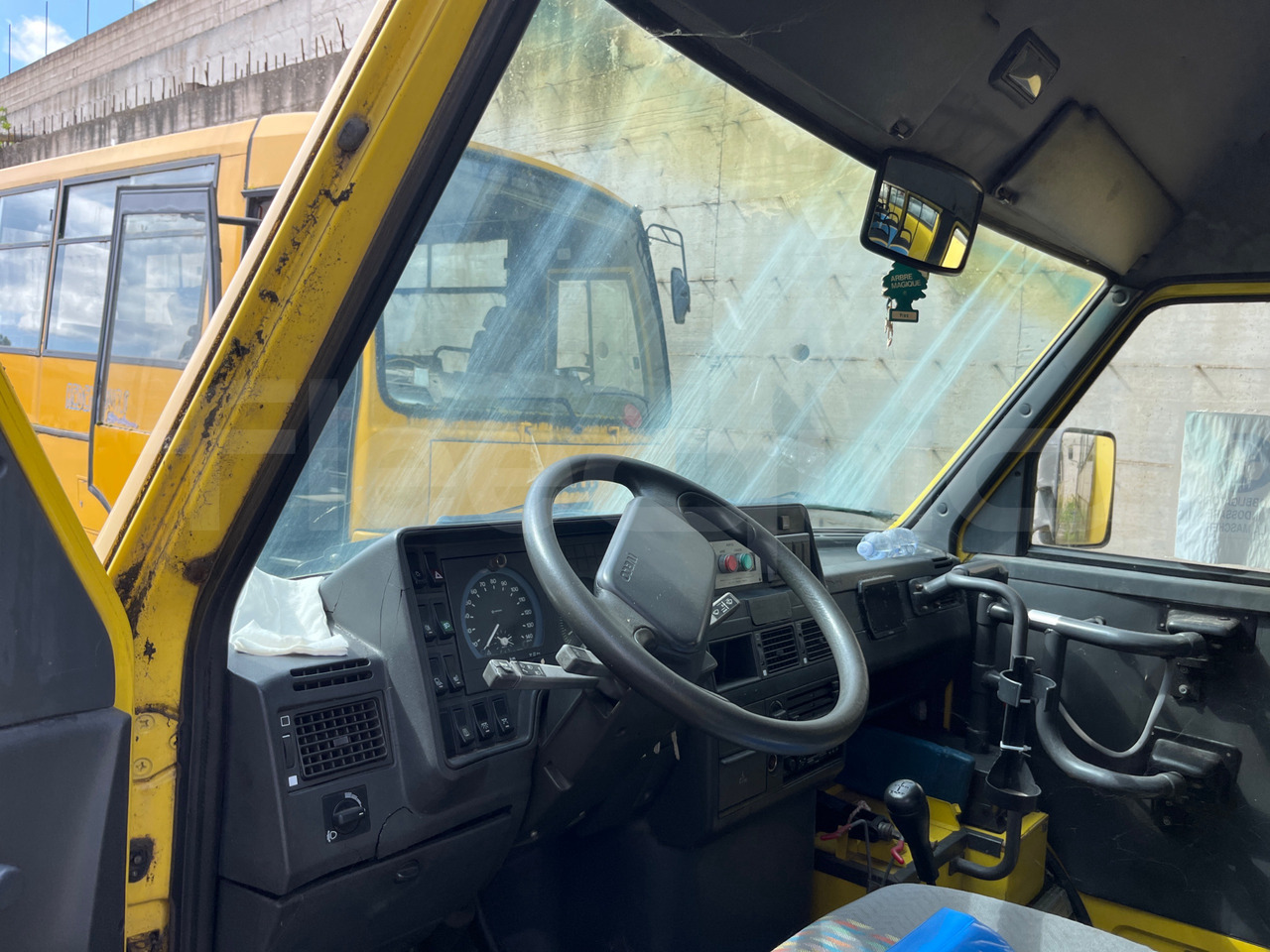 Iveco Turbo Daily - Autocarro escolar: foto 5 Iveco Turbo Daily - Autocarro escolar: foto 5