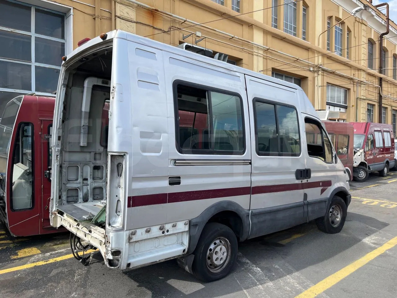 N.6Iveco Daily - Micro-ônibus, Furgão de passageiros: foto 5 N.6Iveco Daily - Micro-ônibus, Furgão de passageiros: foto 5