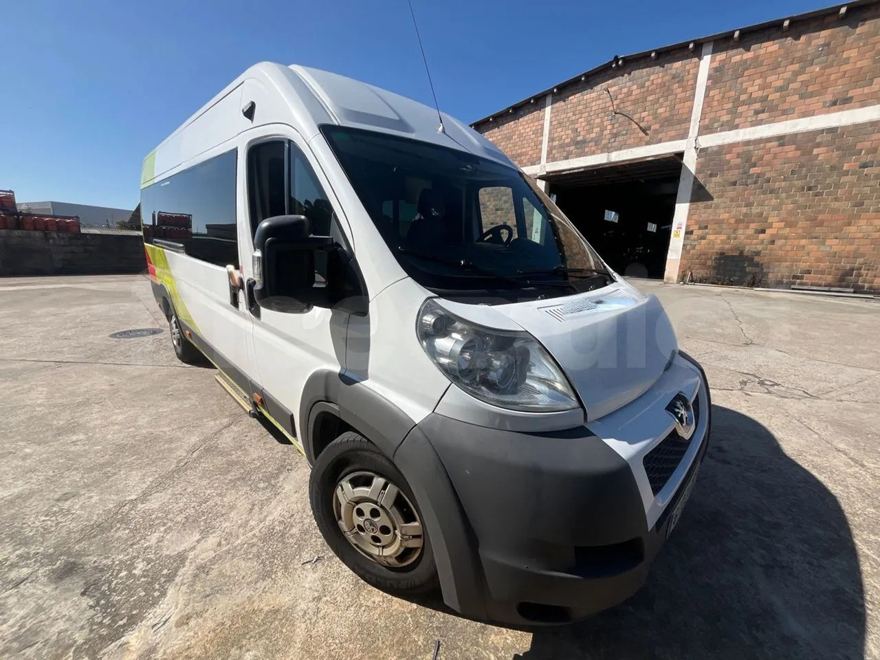 Micro-ônibus, Furgão de passageiros Peugeot 17P 440 BOXER: foto 1