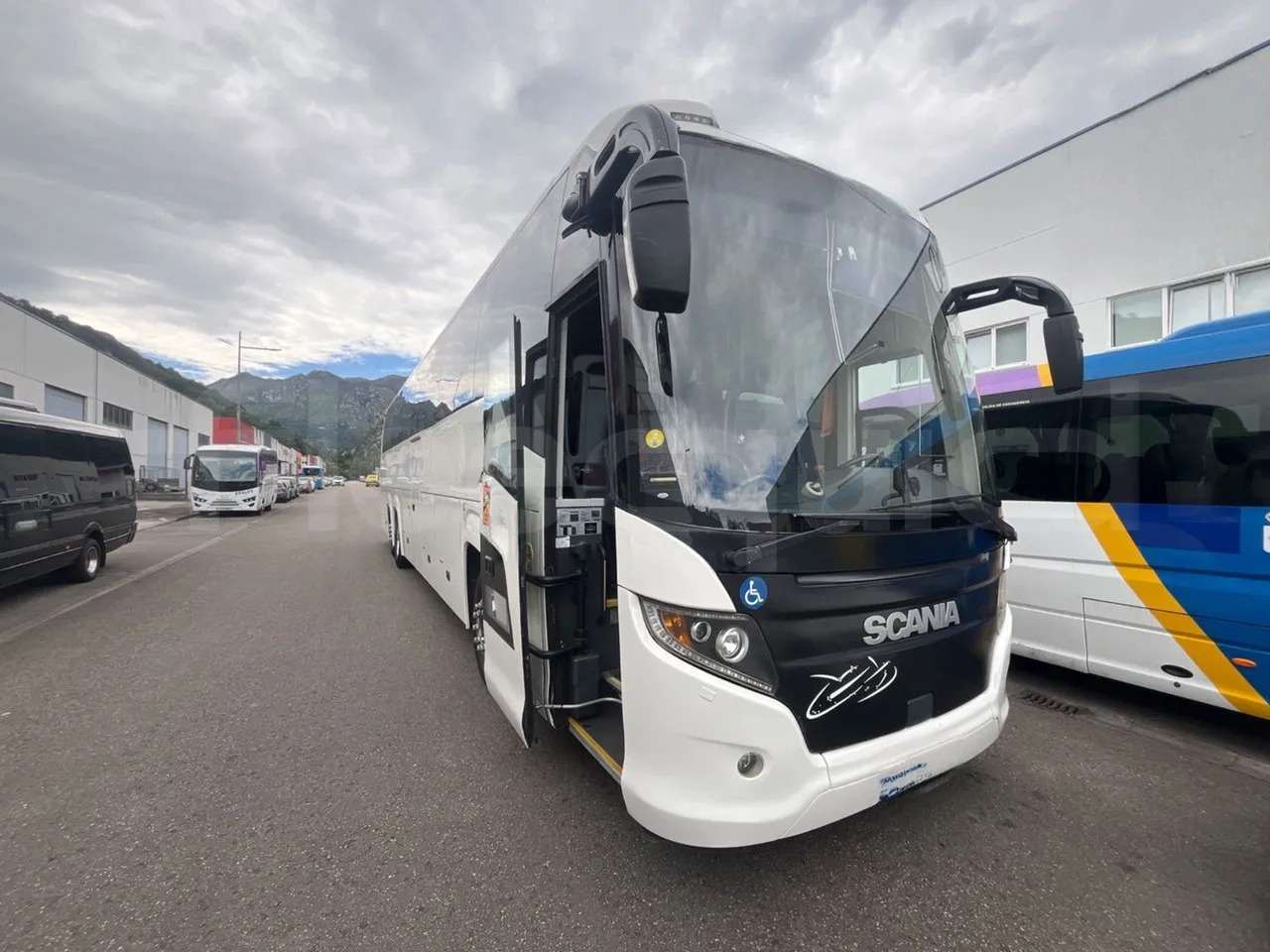 Scania Touring HD - Autocarro: foto 1 Scania Touring HD - Autocarro: foto 1