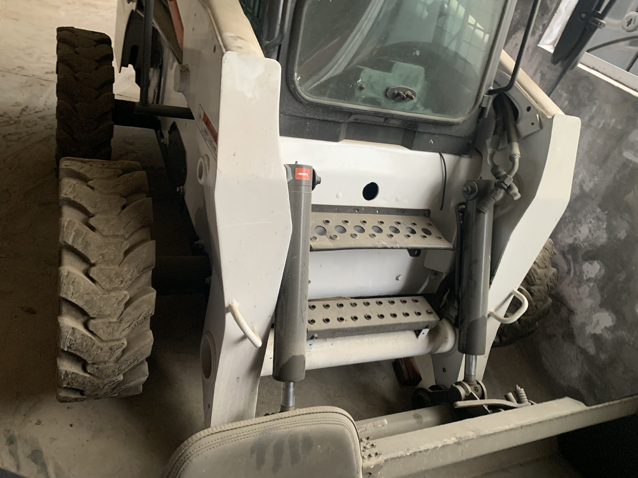 BOBCAT S300 - Mini carregadeira: foto 3 BOBCAT S300 - Mini carregadeira: foto 3
