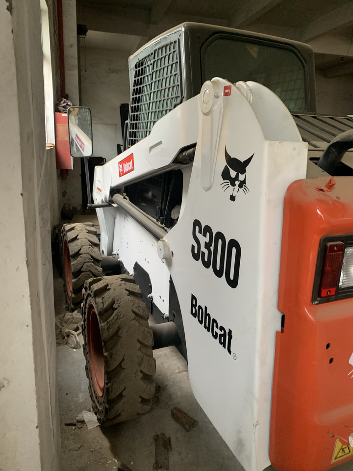 BOBCAT S300 - Mini carregadeira: foto 3 BOBCAT S300 - Mini carregadeira: foto 3