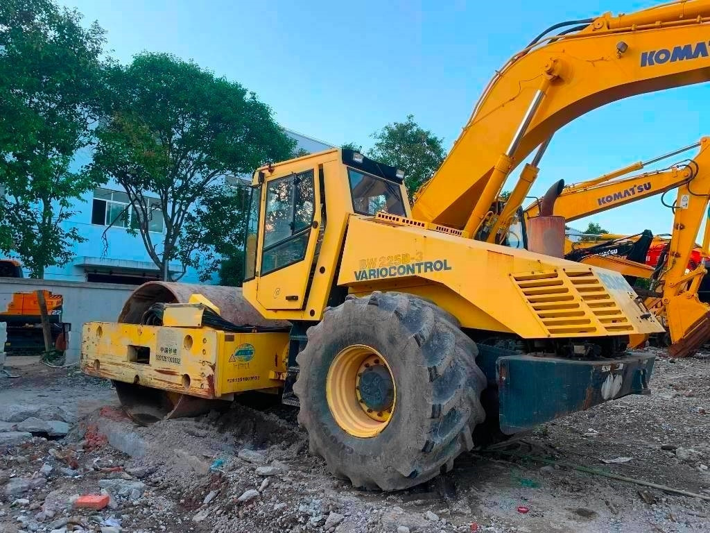 Bomag BW 225 D-3  - Compactador de asfalto: foto 1 Bomag BW 225 D-3  - Compactador de asfalto: foto 1