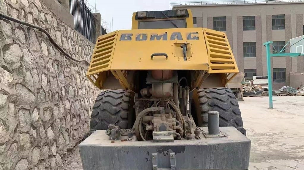 Bomag bw225d-3  - Compactador de asfalto: foto 4 Bomag bw225d-3  - Compactador de asfalto: foto 4