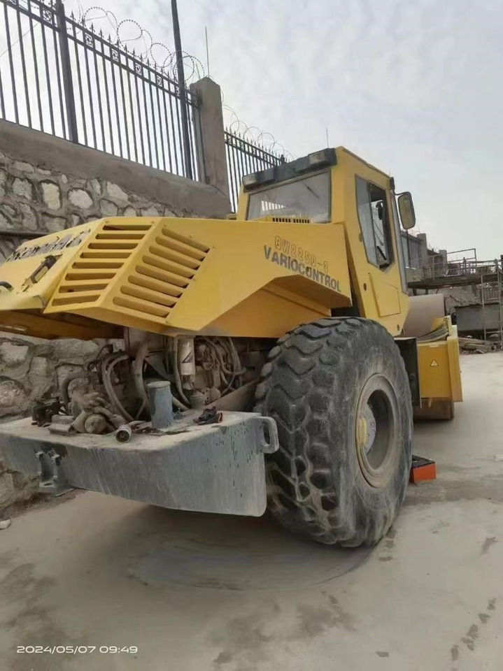 Bomag bw225d-3  - Compactador de asfalto: foto 2 Bomag bw225d-3  - Compactador de asfalto: foto 2