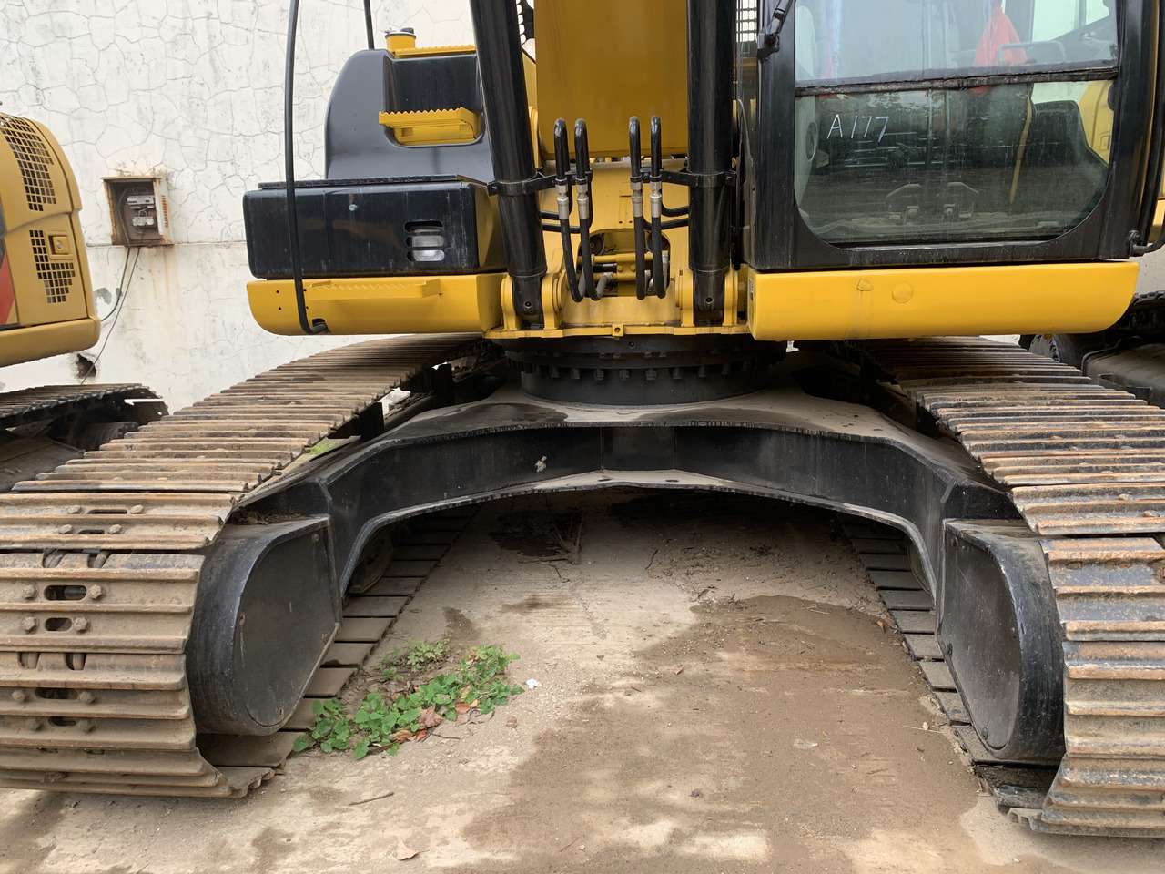 CATERPILLAR 323D2L - Escavadeira de rodas: foto 4 CATERPILLAR 323D2L - Escavadeira de rodas: foto 4