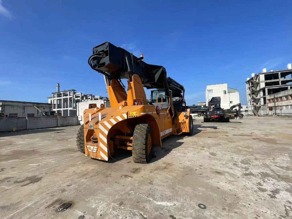 CVS Ferrari F 278.6 - Reachstacker porta contentores: foto 3 CVS Ferrari F 278.6 - Reachstacker porta contentores: foto 3