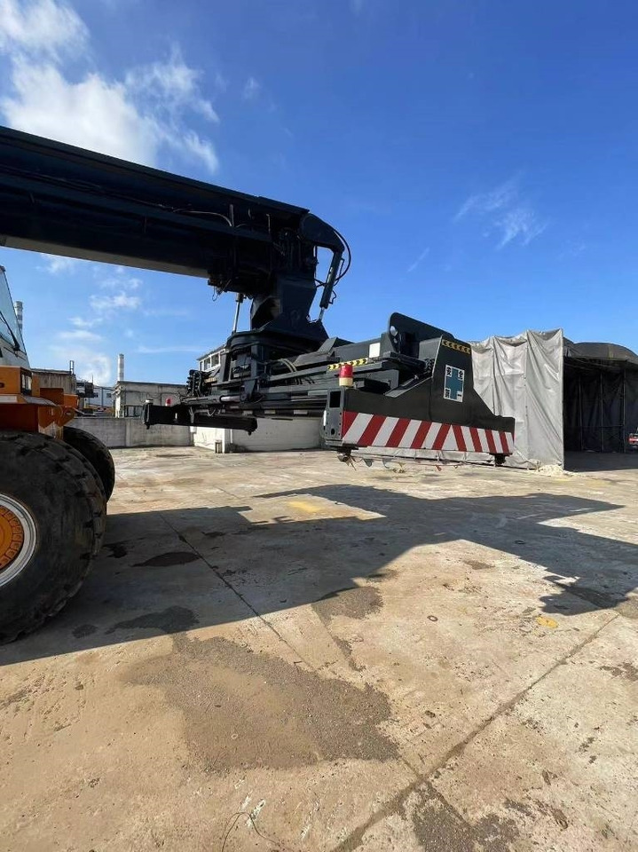 CVS Ferrari F 278.6 - Reachstacker porta contentores: foto 2 CVS Ferrari F 278.6 - Reachstacker porta contentores: foto 2