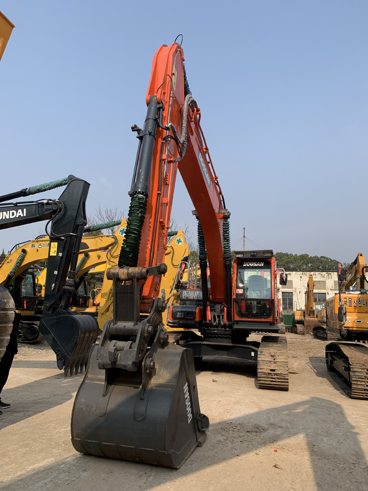 DOOSAN DX300LC-9C - Escavadeira de rodas: foto 2 DOOSAN DX300LC-9C - Escavadeira de rodas: foto 2