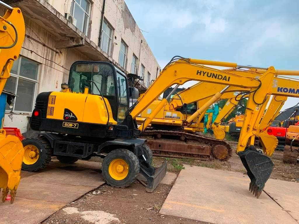 Hyundai Robex 60 W-7 - Escavadeira de rodas: foto 1 Hyundai Robex 60 W-7 - Escavadeira de rodas: foto 1