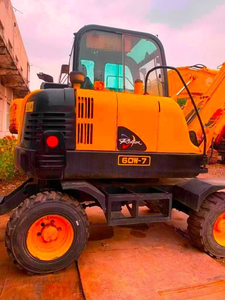 Hyundai Robex 60 W-7 - Escavadeira de rodas: foto 3 Hyundai Robex 60 W-7 - Escavadeira de rodas: foto 3