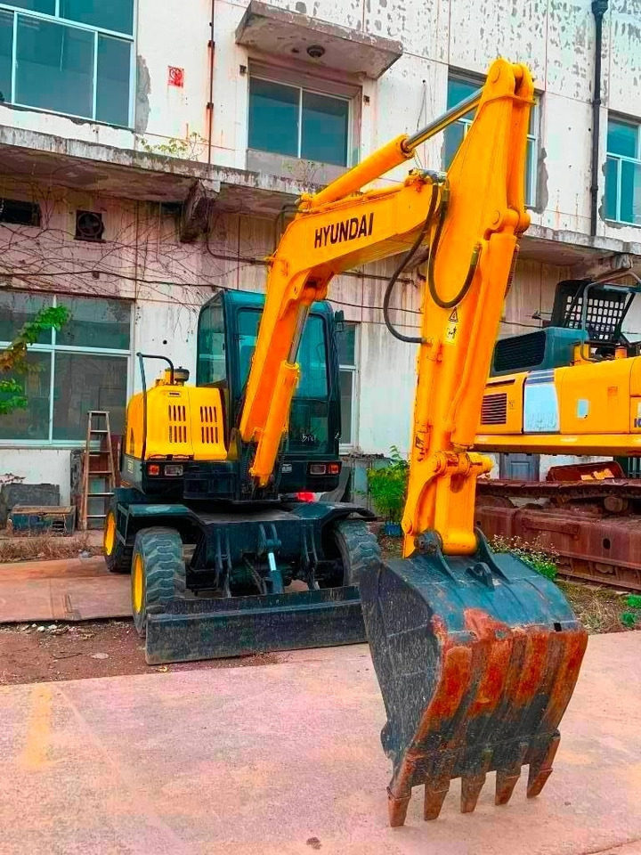 Hyundai Robex 60 W-7 - Escavadeira de rodas: foto 2 Hyundai Robex 60 W-7 - Escavadeira de rodas: foto 2