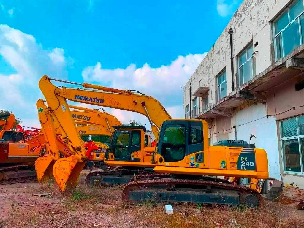 Komatsu PC 240 - Escavadora de rastos: foto 2 Komatsu PC 240 - Escavadora de rastos: foto 2