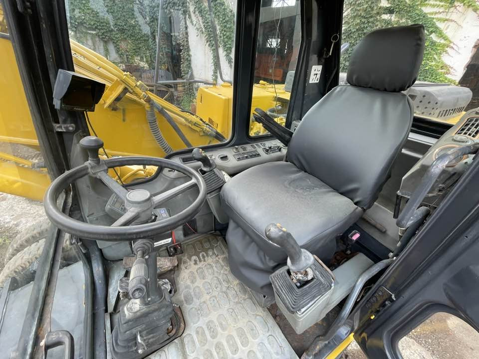 Komatsu PC160LC - Escavadeira de rodas: foto 5 Komatsu PC160LC - Escavadeira de rodas: foto 5