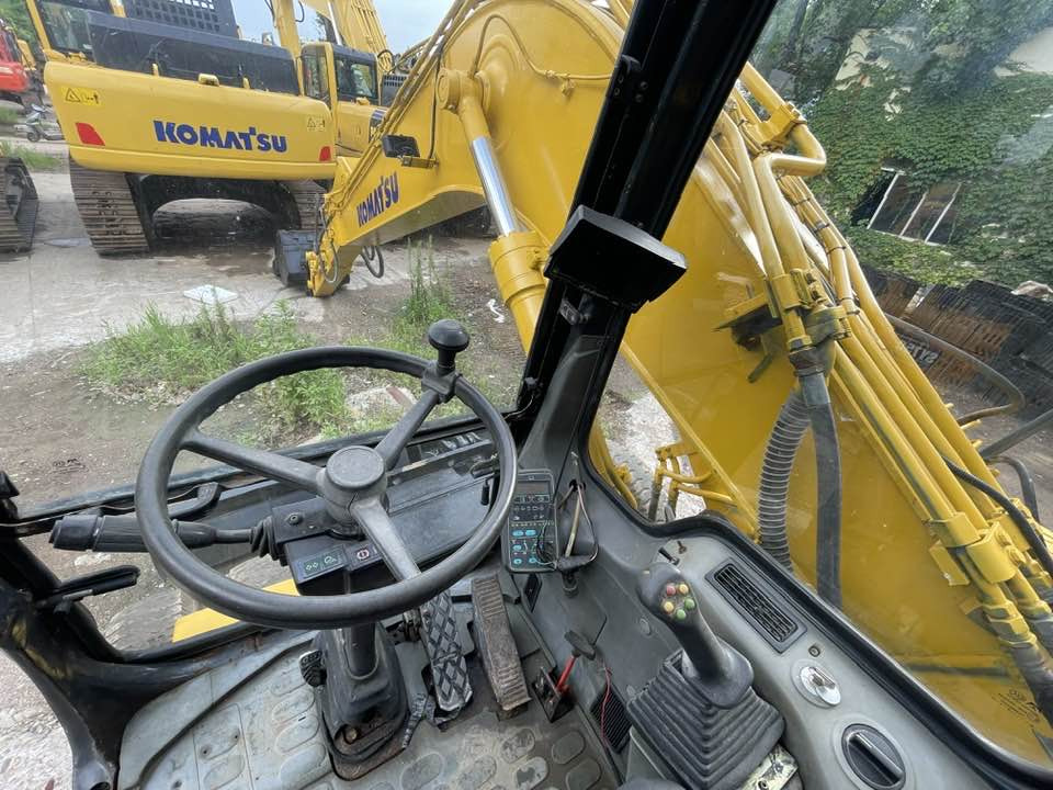 Komatsu PC160LC - Escavadeira de rodas: foto 2 Komatsu PC160LC - Escavadeira de rodas: foto 2