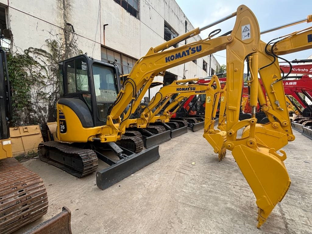 Komatsu PC35MR - Mini escavadeira: foto 1 Komatsu PC35MR - Mini escavadeira: foto 1