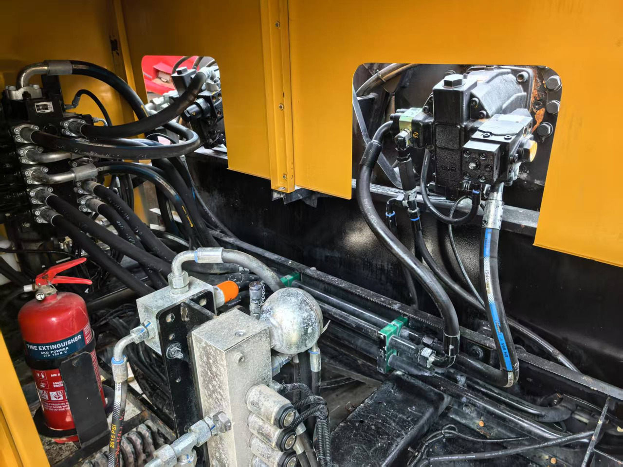 SANY SCC1000A-6 - Guindaste sobre esteiras: foto 3 SANY SCC1000A-6 - Guindaste sobre esteiras: foto 3