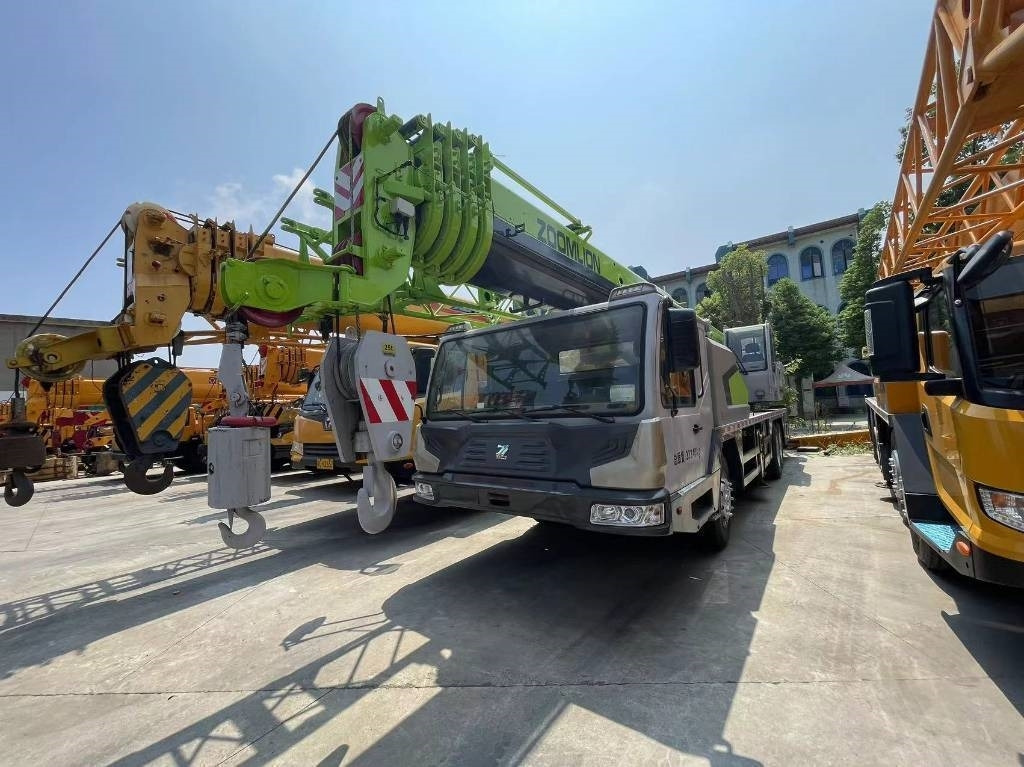 Zoomlion ZTC251V - Guindaste móvel: foto 1 Zoomlion ZTC251V - Guindaste móvel: foto 1
