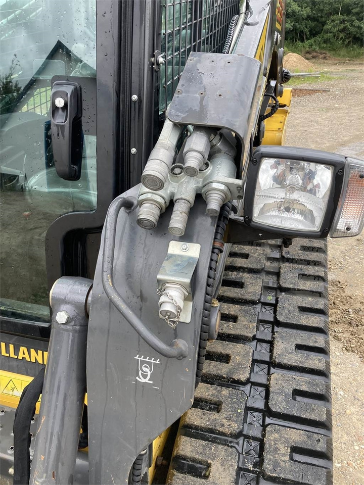 Mini carregadeira de esteiras New Holland C 238 LOADER: foto 6