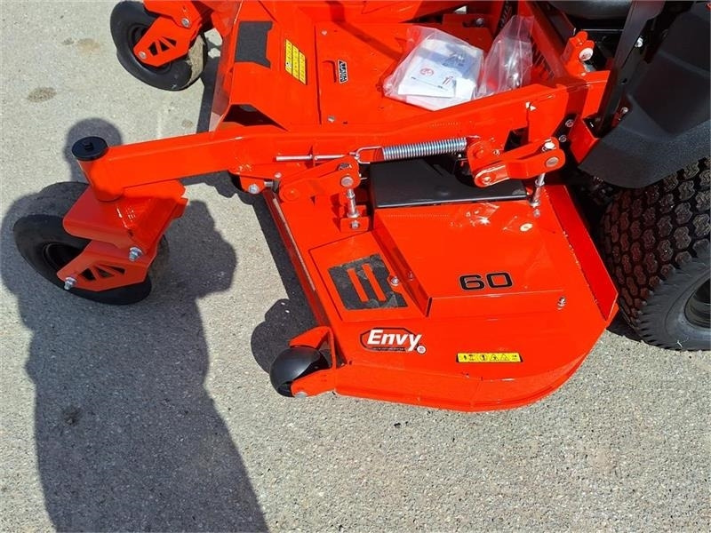 Ariens Zenith 60" (152 cm Klippe bredde) - Trator municipal: foto 5 Ariens Zenith 60" (152 cm Klippe bredde) - Trator municipal: foto 5