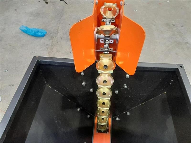 - - - Boxer AGRI - Semeador de batatas: foto 5 - - - Boxer AGRI - Semeador de batatas: foto 5