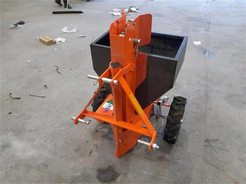 - - - Boxer AGRI - Semeador de batatas: foto 2 - - - Boxer AGRI - Semeador de batatas: foto 2