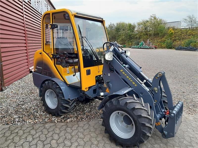 Eurotrac W12S med førerhus, skovl og gafler - Carregadeira articulada: foto 3 Eurotrac W12S med førerhus, skovl og gafler - Carregadeira articulada: foto 3