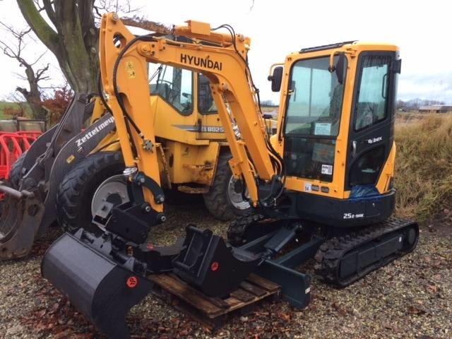 Hyundai R25 AK  - Mini escavadeira: foto 1 Hyundai R25 AK  - Mini escavadeira: foto 1